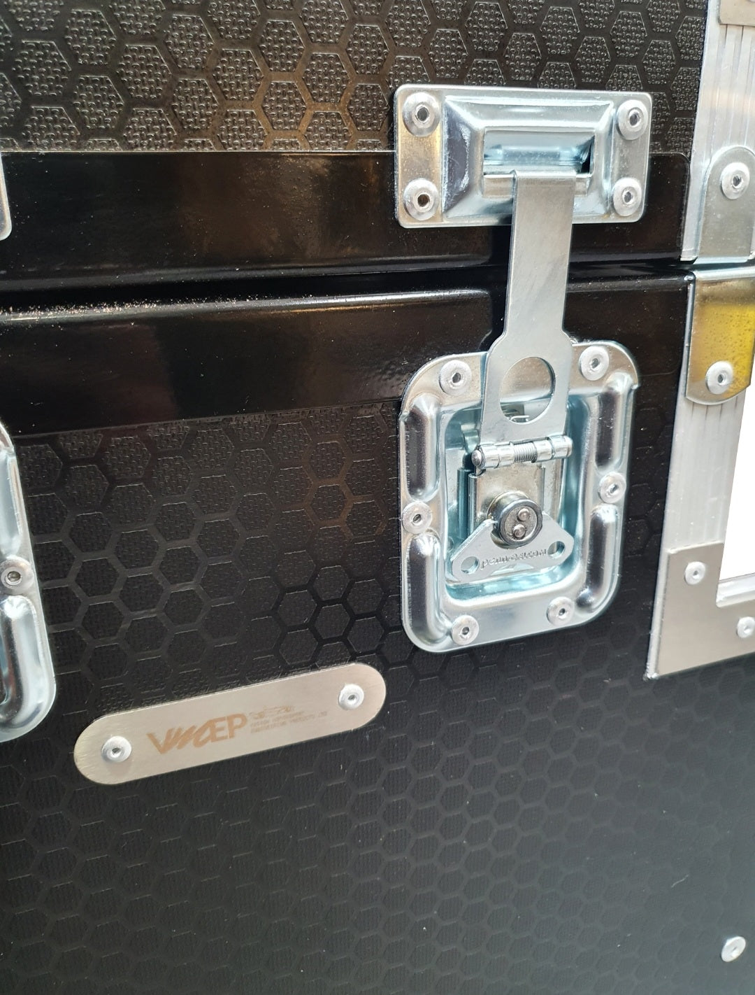 Data Station Case - 3 Monitors - VME-Data4 view 3