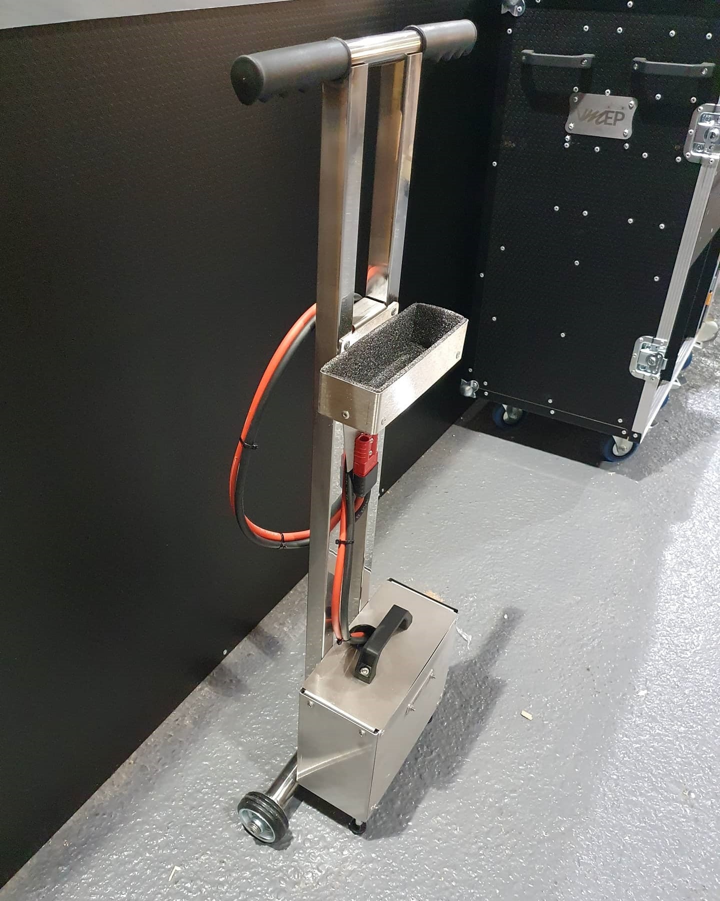Jump Battery Trolley view 3