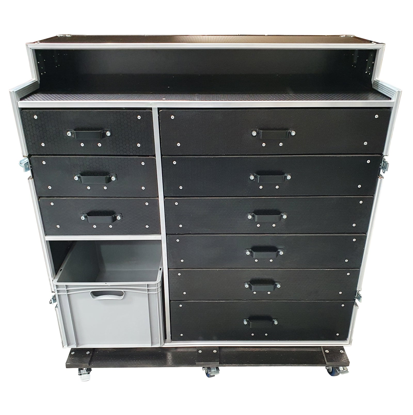 Data Station Case - 3 Monitors - VME-Data4 view 4