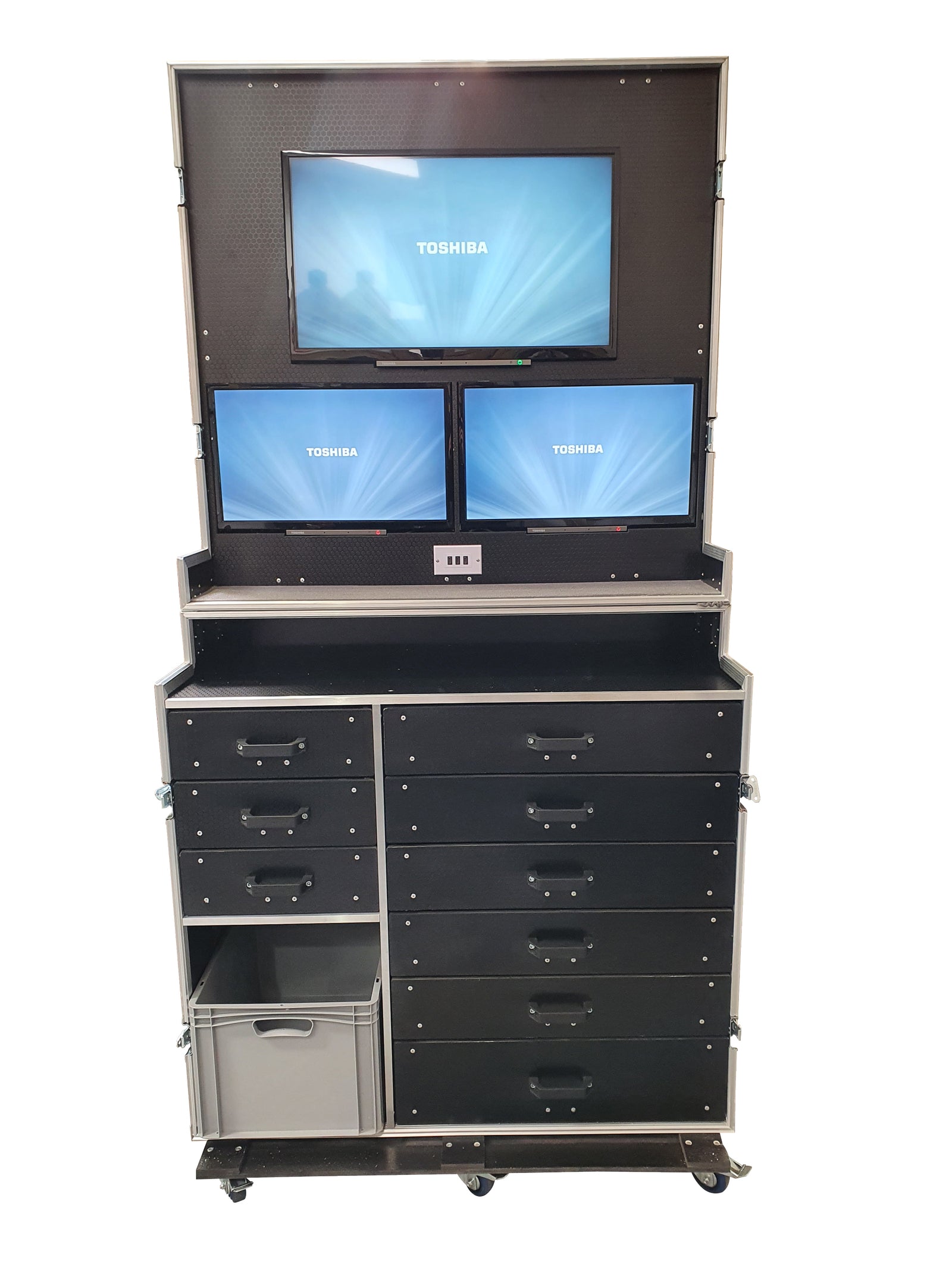 Data Station Case - 3 Monitors - VME-Data4 view 2